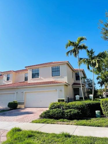 7515 Bristol Cir, Naples, FL 34120-0692