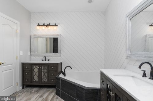 22476 Dinah Pl, Leesburg VA 20175-4808 exterior