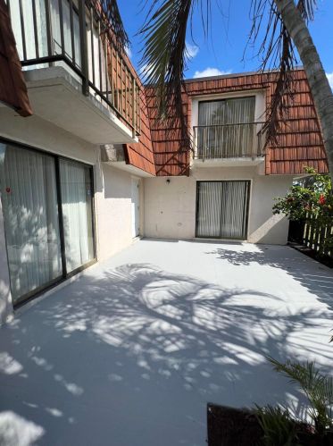 2245 White Pine Cir, West Palm Beach, FL 33415-6046