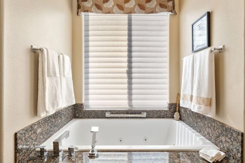 2 King Edward Ct, Rancho Mirage CA  92270-1621 exterior