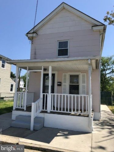 1105 Chestnut St, West Deptford, NJ 08066-1242