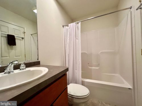 71 Keswick Dr, Navy Sup Dpt PA 17050-7917 exterior