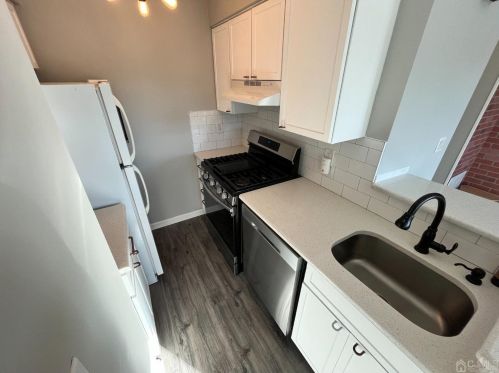 17 Lear Ct, East Brunswick NJ  08816-1863 exterior