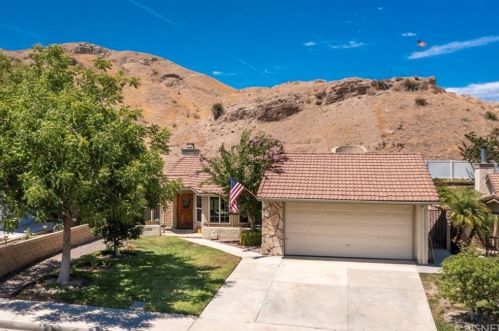 15203 Poppy Meadow St, Santa Clarita, CA 91387-1952