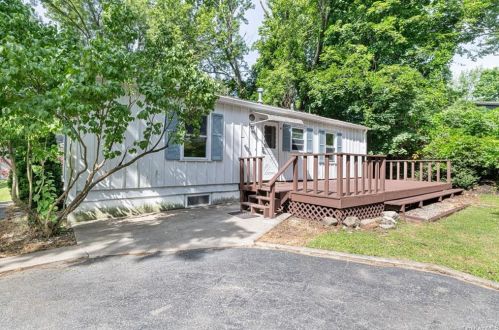 81 Wickham Dr, Warwick NY  10990-2126 exterior