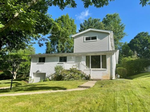 2362 Lambeth Dr, Pittsburgh, PA 15241-2450