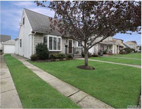 2453 Freeport St, North Wantagh, NY 11793-4526