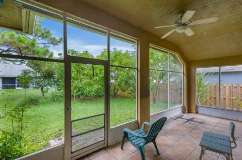 1125 Coleman Ave, Fort Pierce FL  34953-1824 exterior