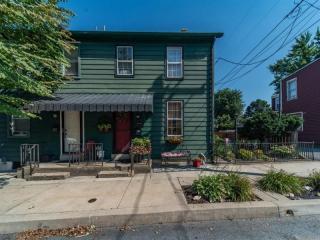 625 Manor St, Kinderhook, PA 17512-1846
