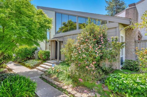 19905 Vineyard Ln, Saratoga, CA 95070-4550