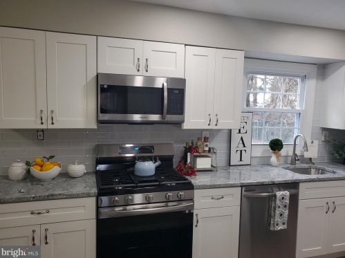 15 Holyoke Ln, Willingboro NJ  08046-1742 exterior