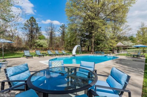 1485 Fairmont Dr, Harrisburg PA  17111 exterior