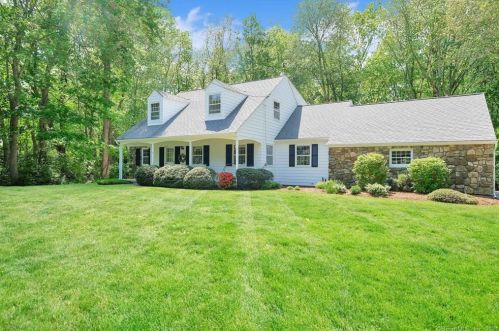 5 Huckleberry Acres Rd, East Hampton, CT 06424-1616