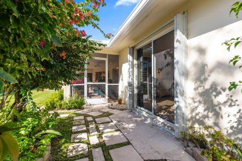 440 Apollo Dr, West Palm Beach FL  33408-2004 exterior
