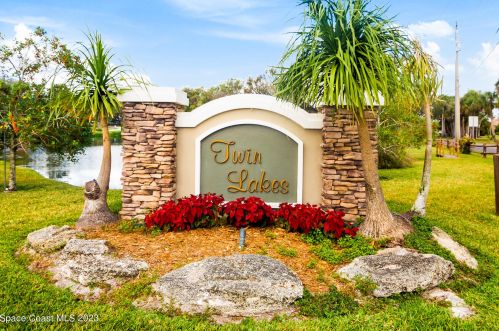 3605 Indian Riv Dr, Cocoa FL 32926-8704 exterior