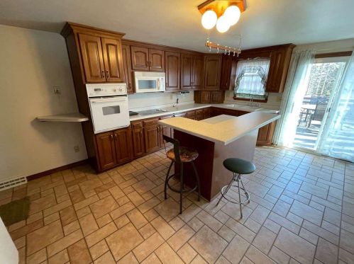 1219 Ridge Rd, Green Bay, WI 54304-2349
