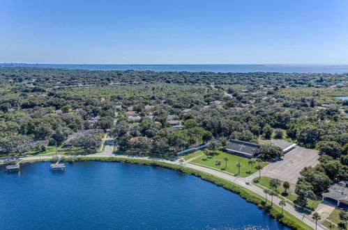 963 Ridgewood Ter, Tarpon Springs FL  34689-2622 exterior