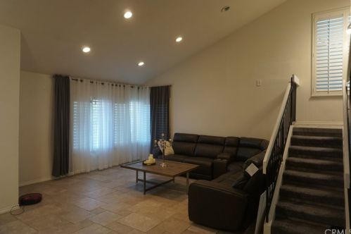 27067 Alabastro Dr, Santa Clarita CA  91354-2215 exterior