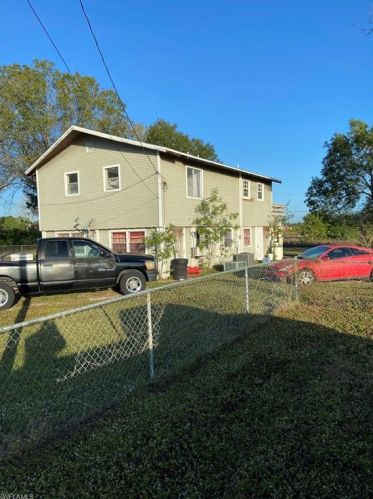 3218 24th St, Lehigh Acres, FL 33976-3900