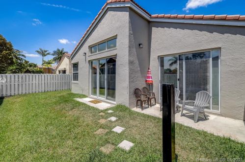 15726 16 Ct, Hollywood FL 33026-0509 exterior