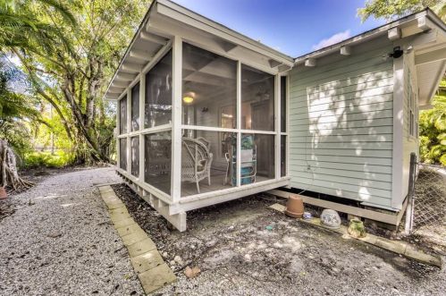 966 Fitzhugh St, Sanibel FL  33957-4520 exterior