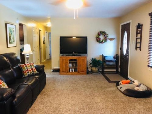 102 Arrowhead Dr, Beaver Falls, PA 15010-1502