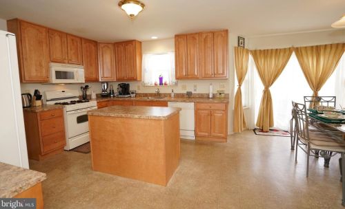 1941 Canyon Creek Rd, Gilbertsville PA  19525-7002 exterior