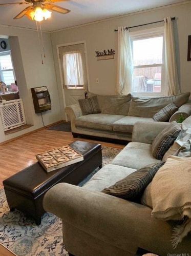 164 Spruce St, North Lindenhurst, NY 11757-4756