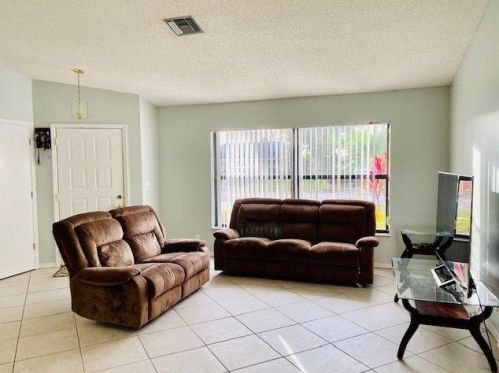 137 Parkwood Dr, West Palm Beach, FL 33411-8204