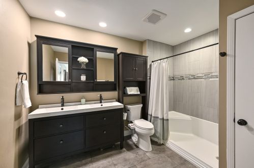 416 Dean Rd, Milwaukee WI  53217-2707 exterior