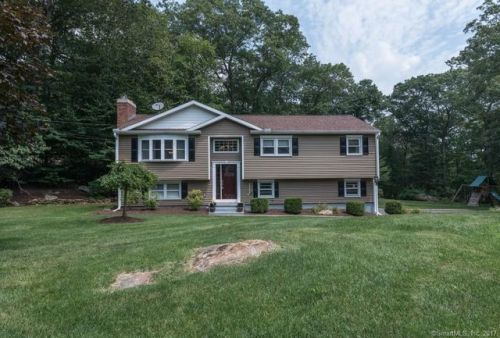 9 Oriole Ct, Huntington, CT 06484-3525