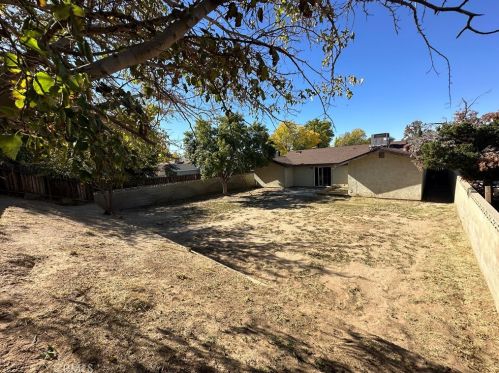 44840 Hanstead Ave, Lancaster CA  93535-2739 exterior