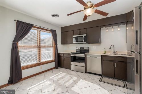 130 Peppercorn Sq, West Enola, PA 17025-2600