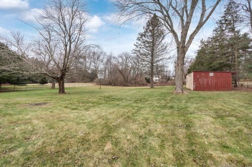 9 Benedict Dr, North Haven, CT 06473-3504