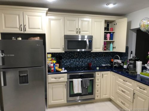 7898 173rd St, Hialeah FL  33015-3855 exterior