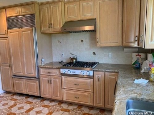 846 Aberdeen Rd, Bayshore, NY 11706-7711