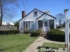 1663 5th Ave, Bayshore, NY 11706-3411