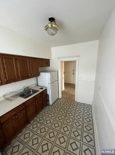 214 Lawton Ave, Cliffside Park NJ  07010-2430 exterior