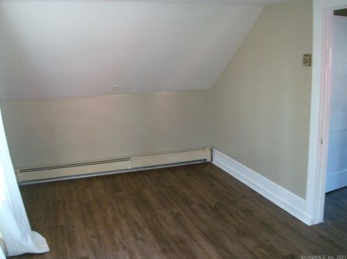 13 Riverview Ave, Groton CT 06340-3513 exterior