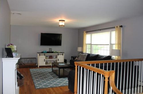 28 Baxter Ct, Mahopac, NY 10541-4503