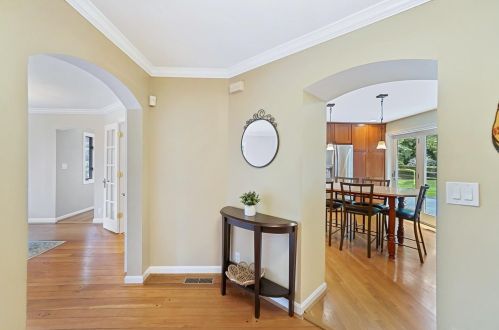 3911 Devonshire Dr, Cincinnati OH 45226-1301 exterior