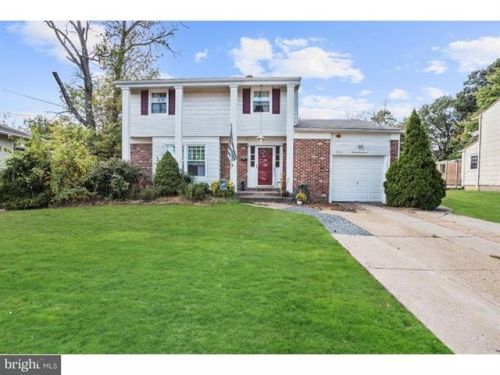 2111 Chestnut Hill Dr, Riverton, NJ 08077-3616