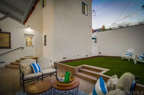 3124 Dumas St, San Diego CA 92106-1318 exterior