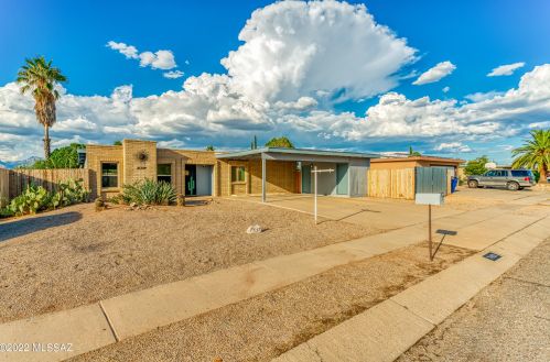 7451 Lakeside Dr, Tucson, AZ 85730-3320