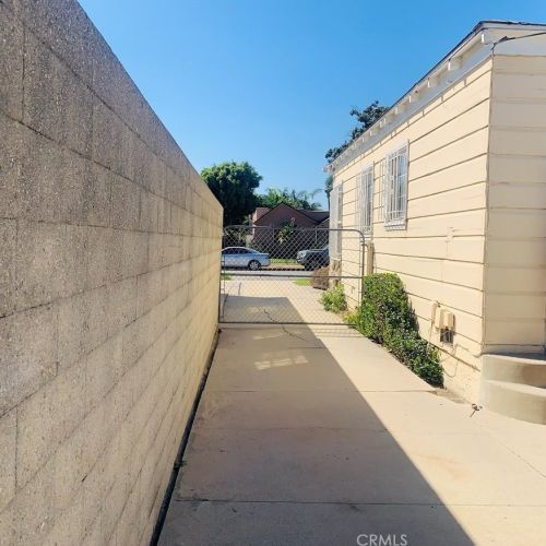 1504 Pearl Ave, Compton CA  90221-1556 exterior