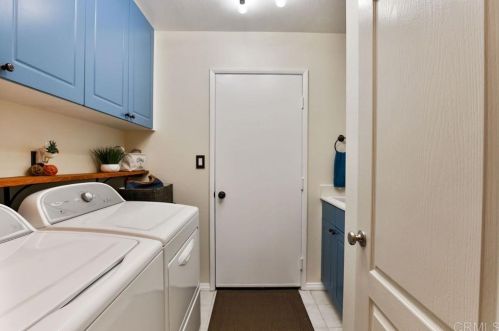 1456 Sapphire Dr, Carlsbad CA 92011-1200 exterior