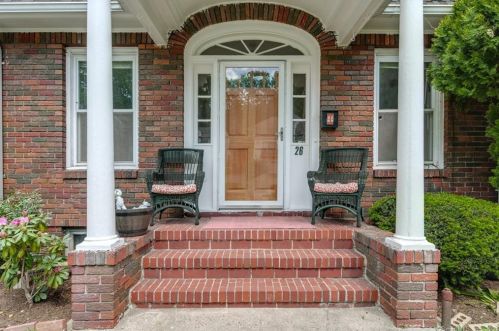 26 Underhill St, Stamford, CT 06902-2826