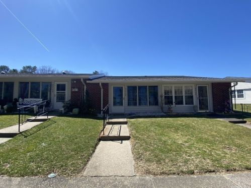 226 Blackpool Ct, Panamoka, NY 11961-1336