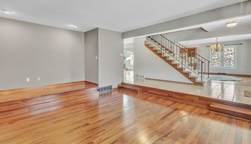 786 Decorah Rd, West Bend WI  53095-8112 exterior