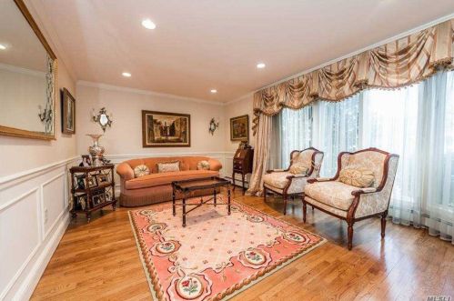 833 Napoleon St, Woodsburgh, NY 11598-2317